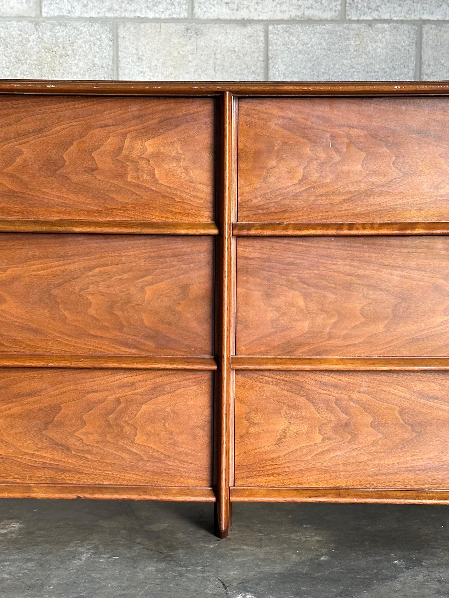 Frisman Vintage T.H. Robsjohn-Gibbings for Widdicomb Dresser