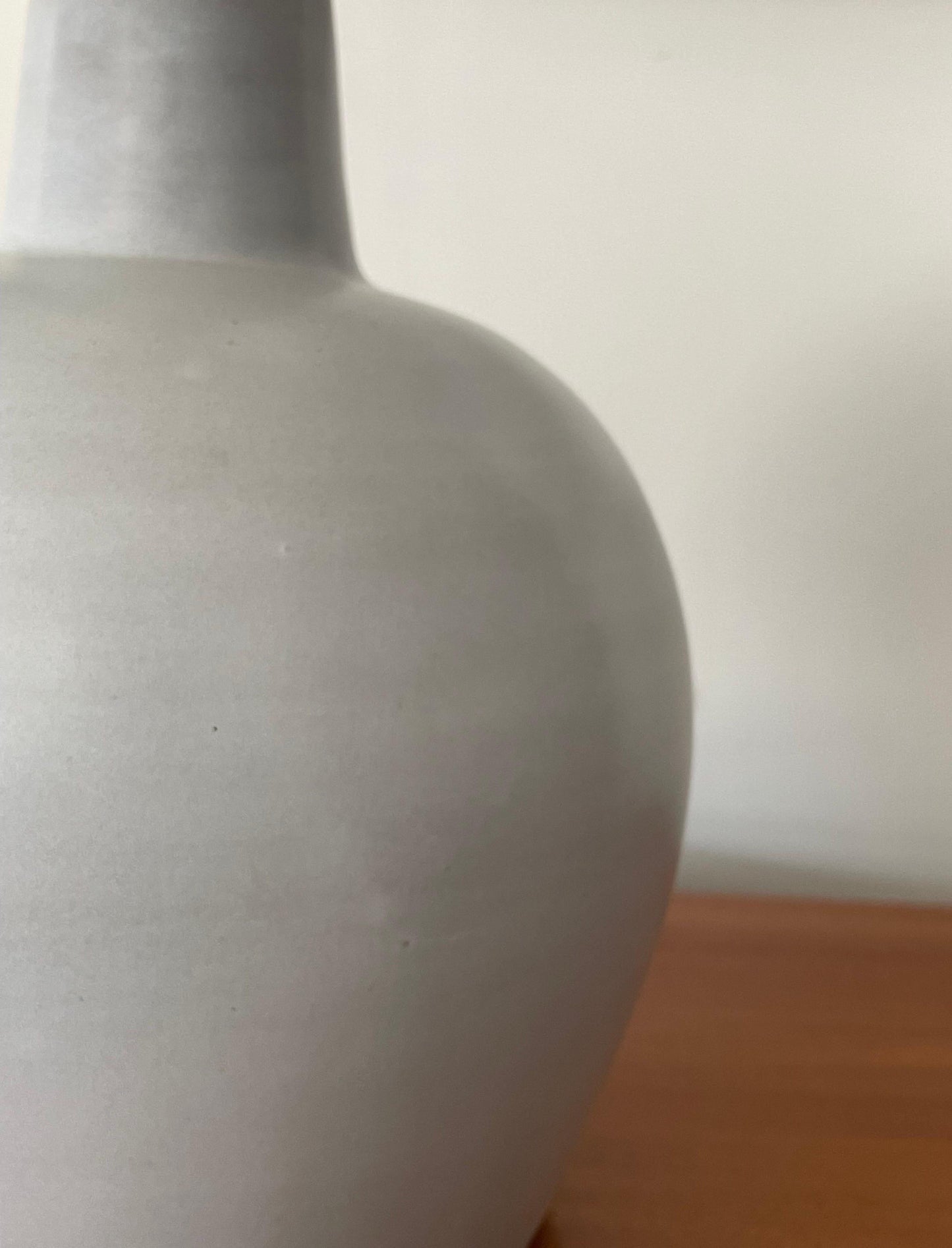 Frisman Vintage Martz Lamp by Jane and Gordon Martz, Large Round Ceramic and Walnut