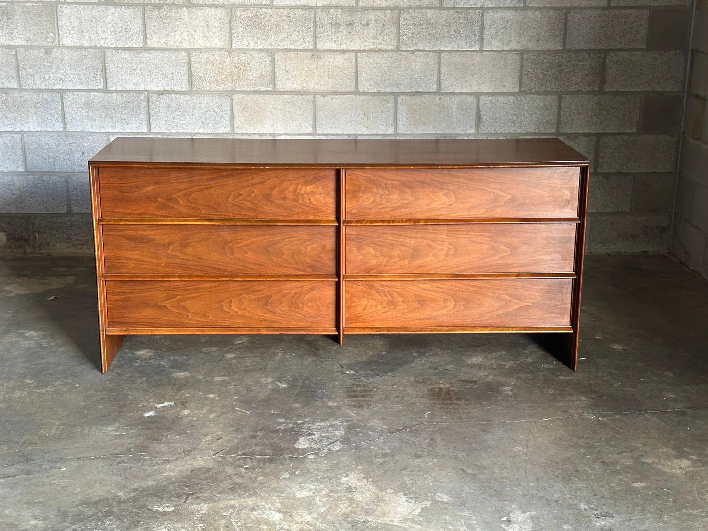 Frisman Vintage T.H. Robsjohn-Gibbings for Widdicomb Dresser