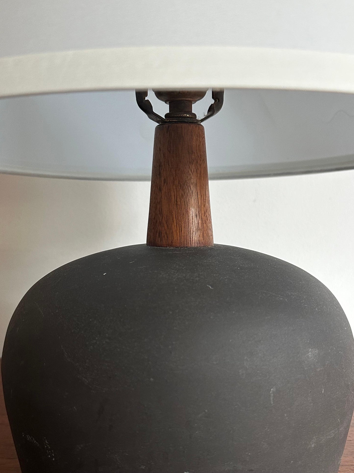 Frisman Vintage Jane and Gordon Martz Minimalist Ceramic Table Lamp in Walnut and Ceramic