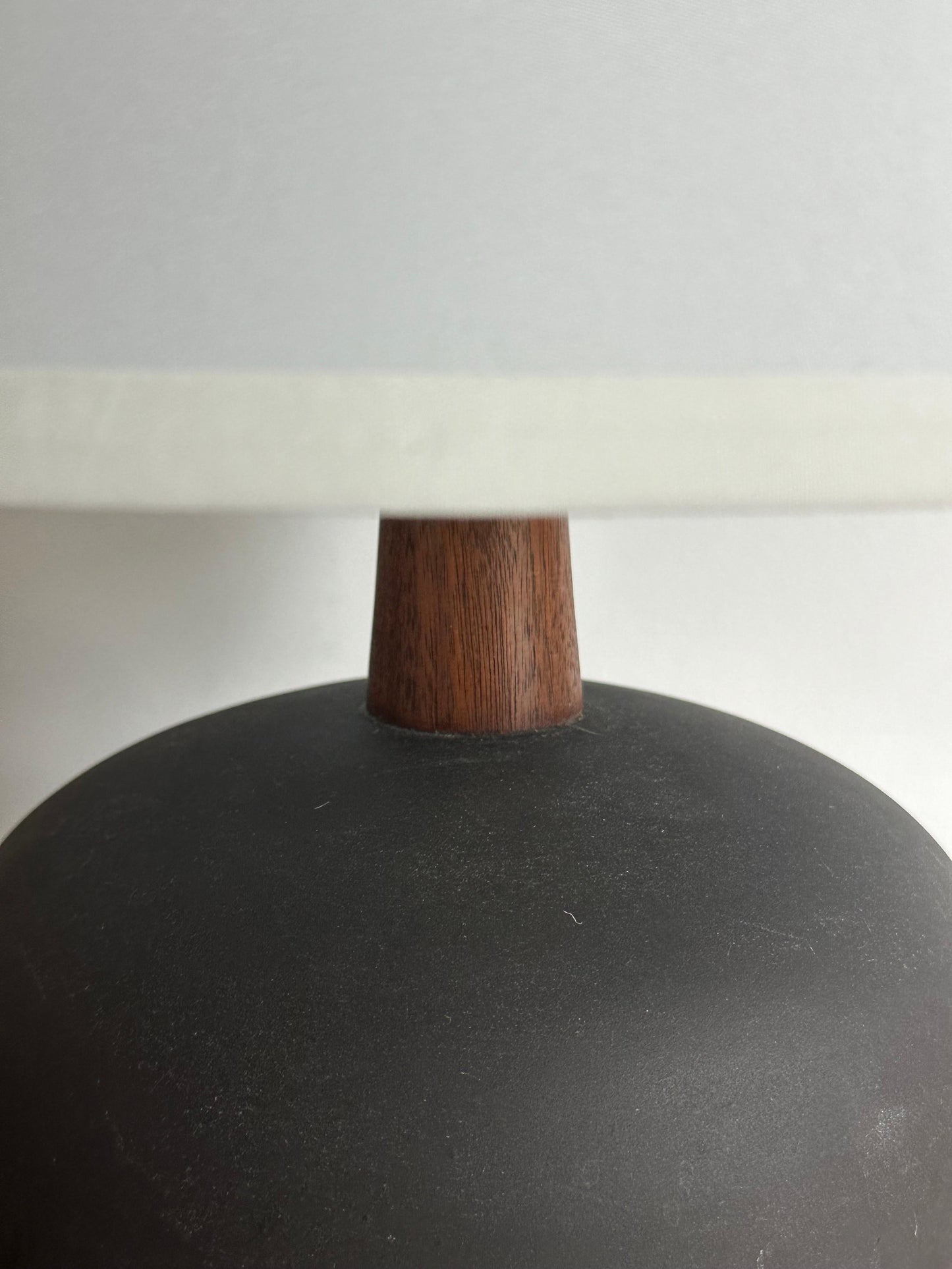 Frisman Vintage Jane and Gordon Martz Minimalist Ceramic Table Lamp in Walnut and Ceramic
