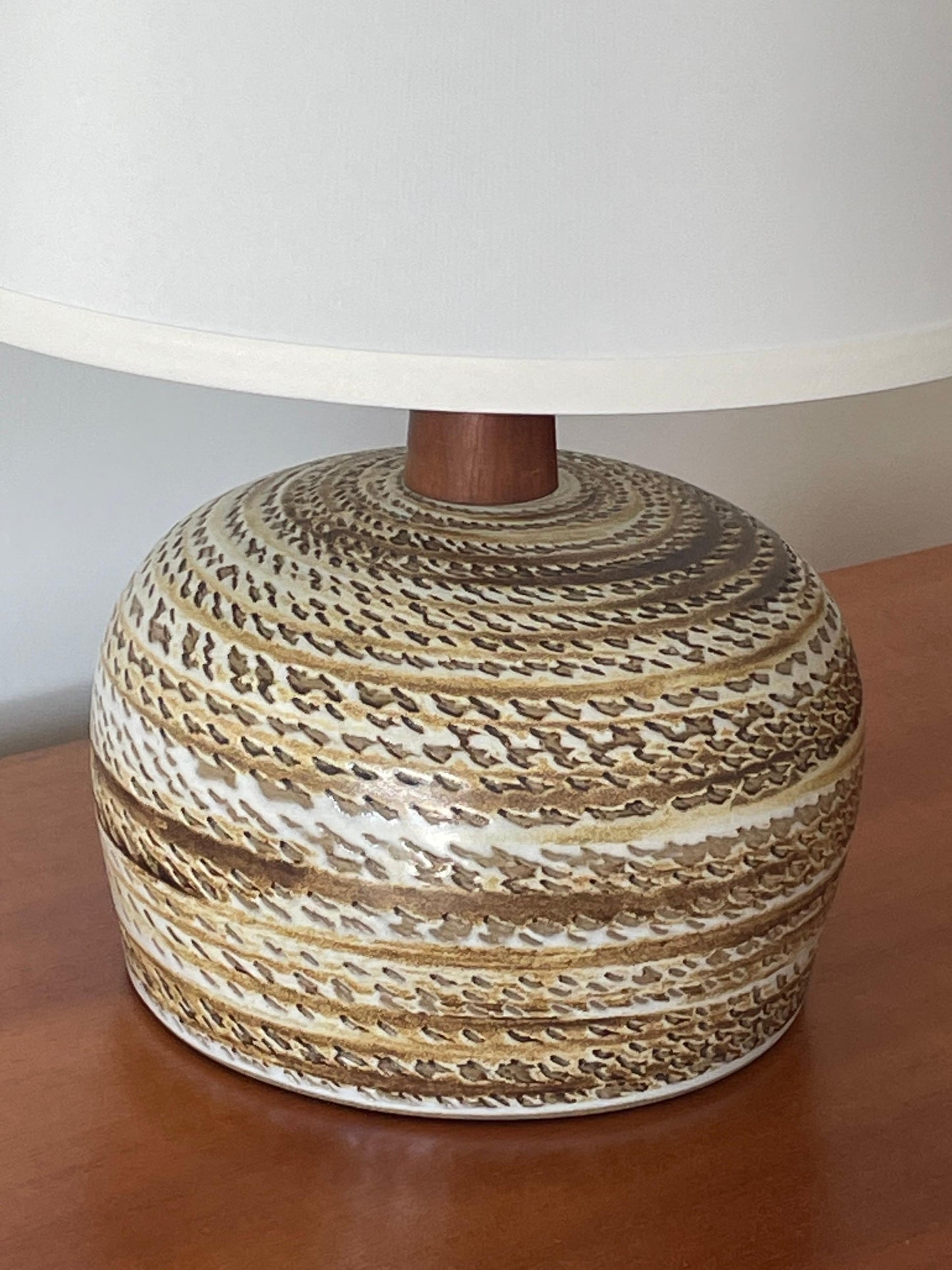 Frisman Vintage Jane and Gordon Martz Ceramic Table Lamp, Walnut and Ceramic