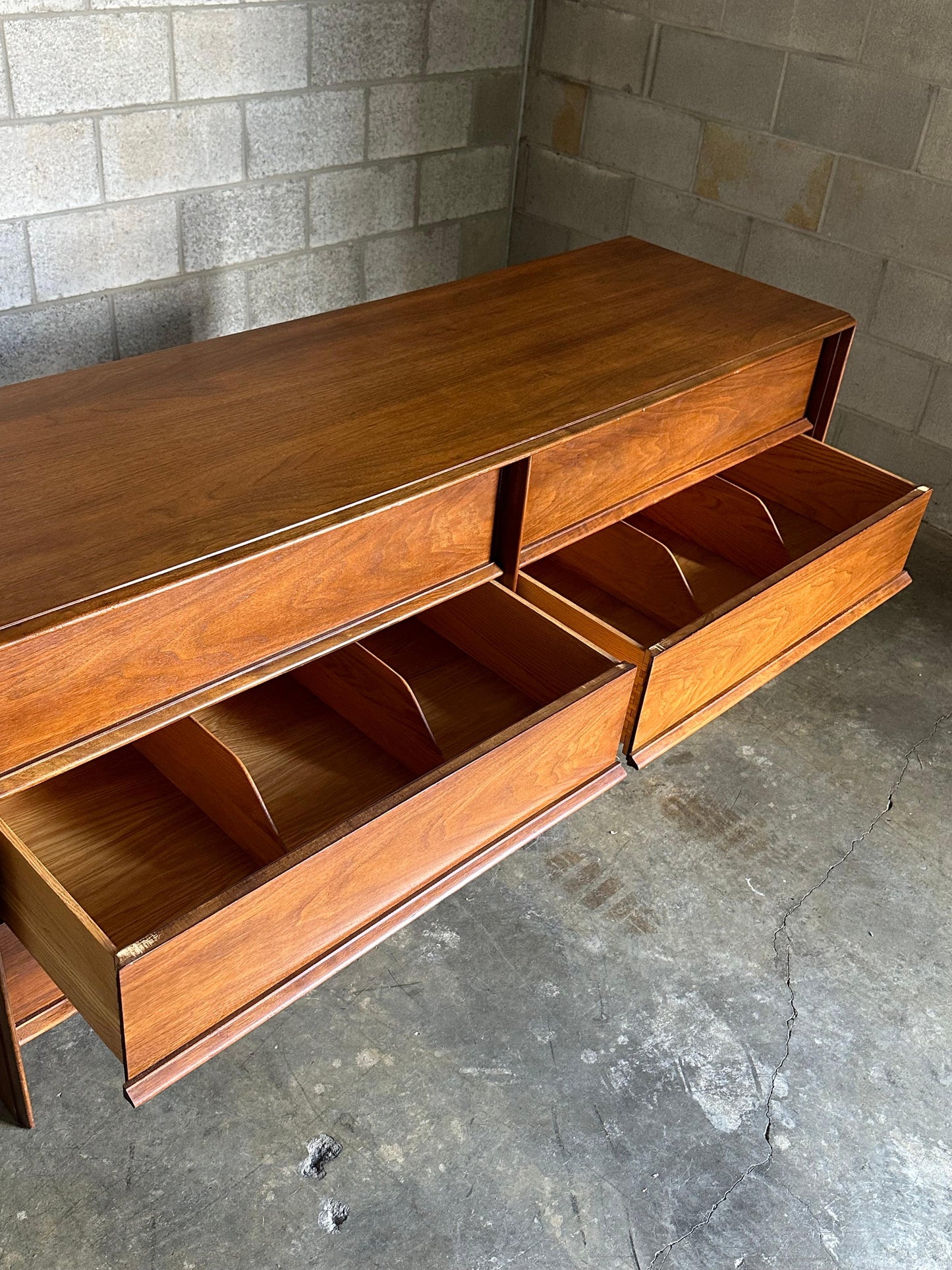 Frisman Vintage T.H. Robsjohn-Gibbings for Widdicomb Dresser