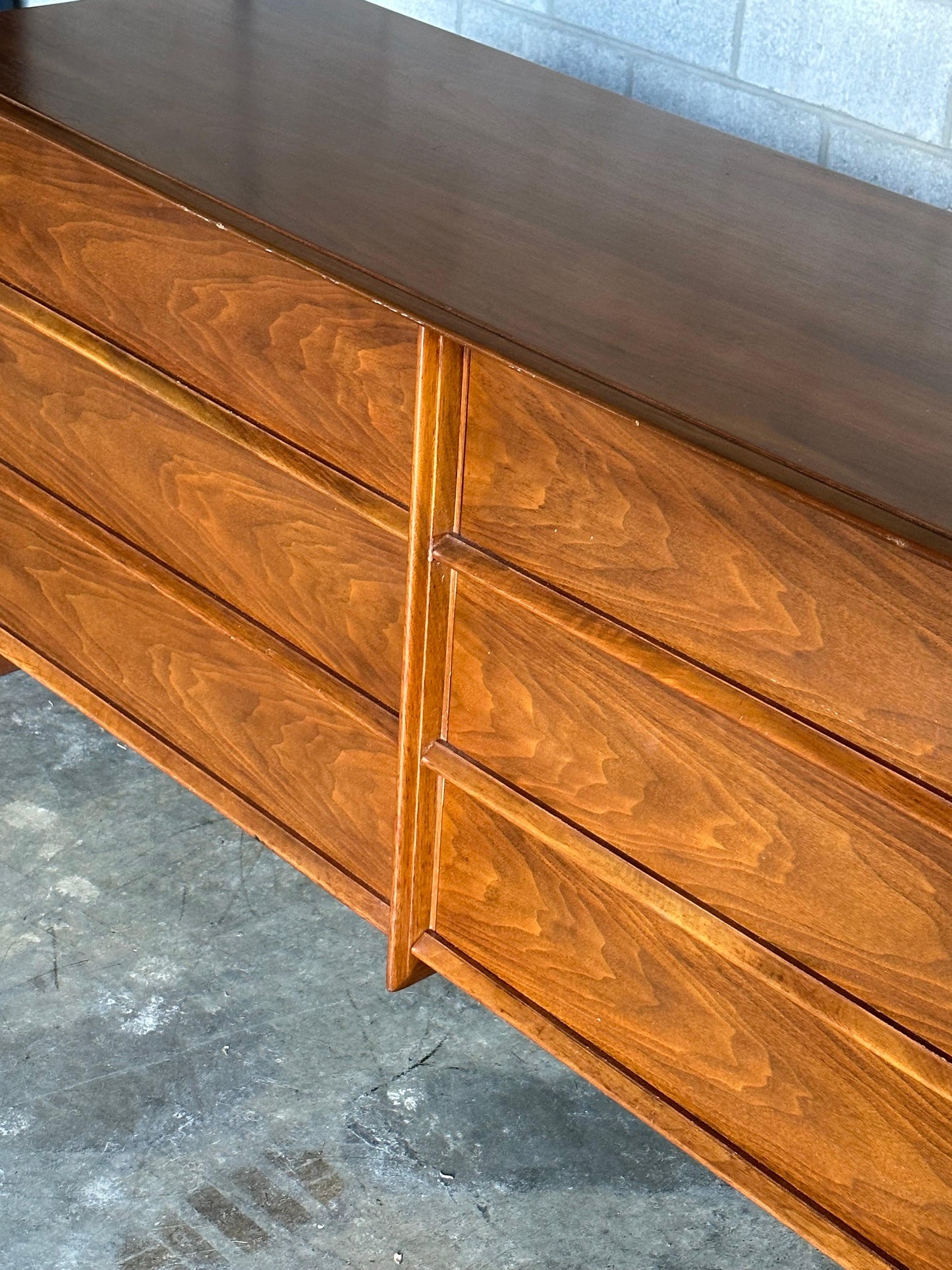Frisman Vintage T.H. Robsjohn-Gibbings for Widdicomb Dresser