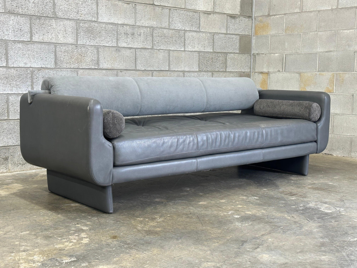 Frisman Vintage Vladimir Kagan “Matinee” Sofa/ Daybed for American Leather, Postmodern