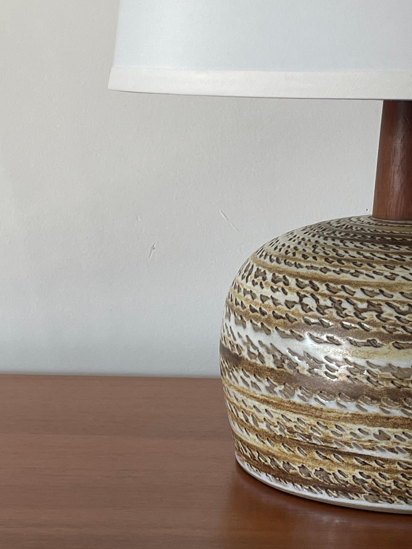 Frisman Vintage Jane and Gordon Martz Ceramic Table Lamp, Walnut and Ceramic