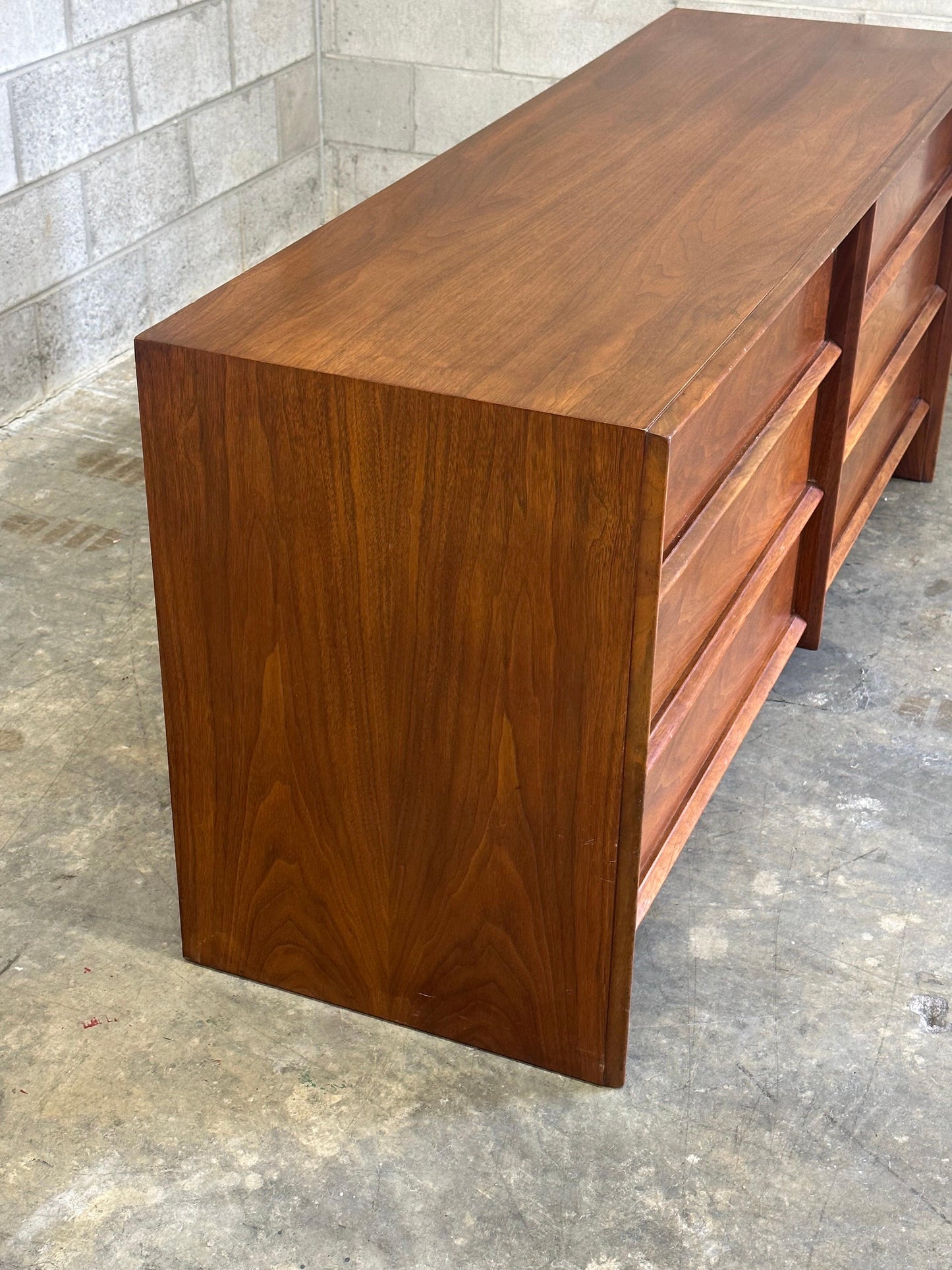 Frisman Vintage T.H. Robsjohn-Gibbings for Widdicomb Dresser