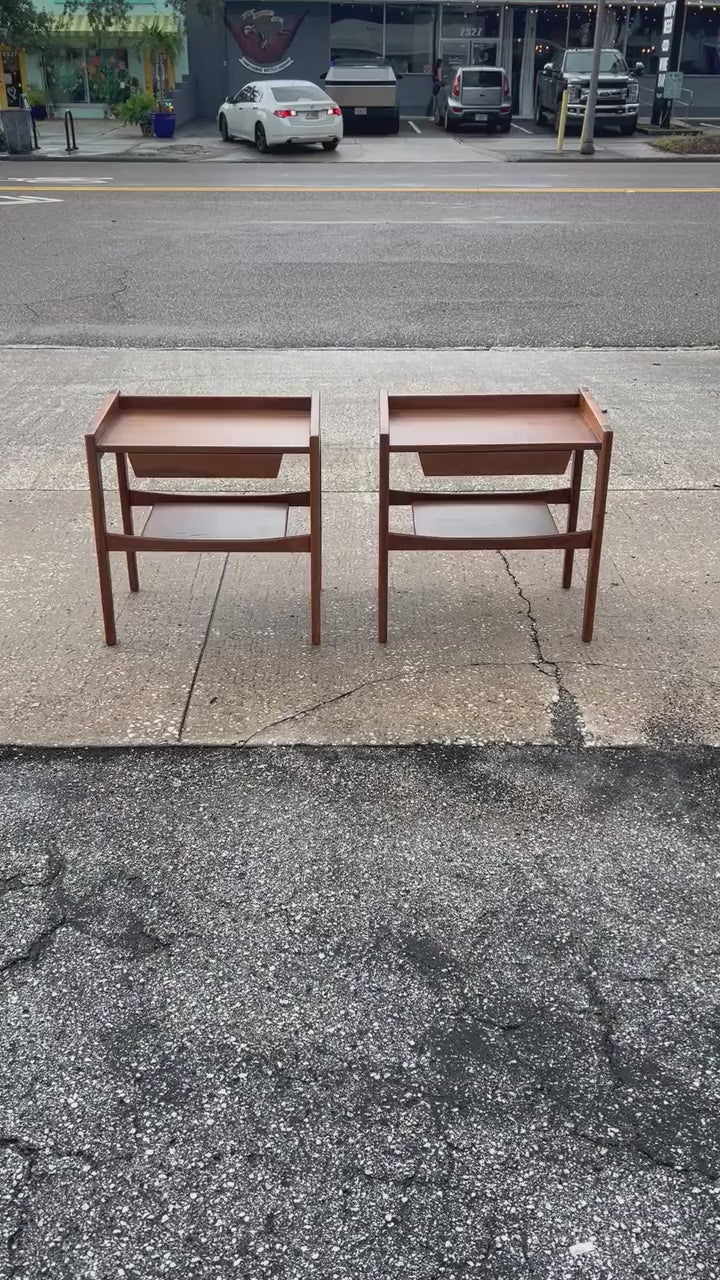 Frisman Vintage A Pair Of Jens Risom Night Stands in Walnut ca' 1960's