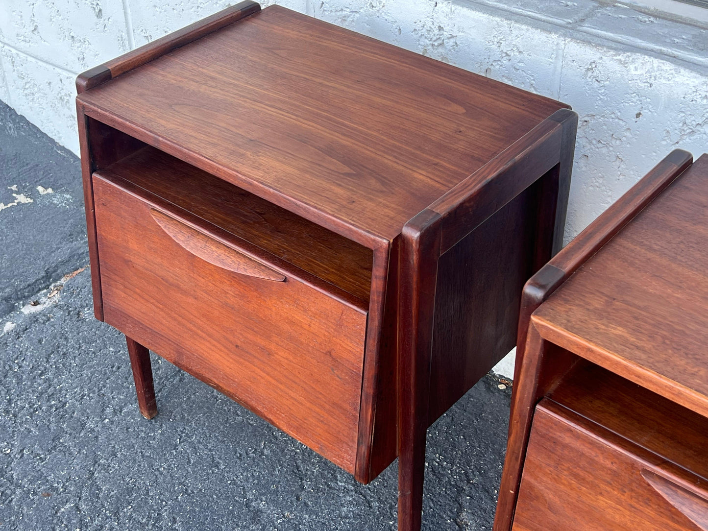 Frisman Vintage A Pair Of Night Stands By Jens Risom With Angled Drop Fronts Ca' 1950's Walnut