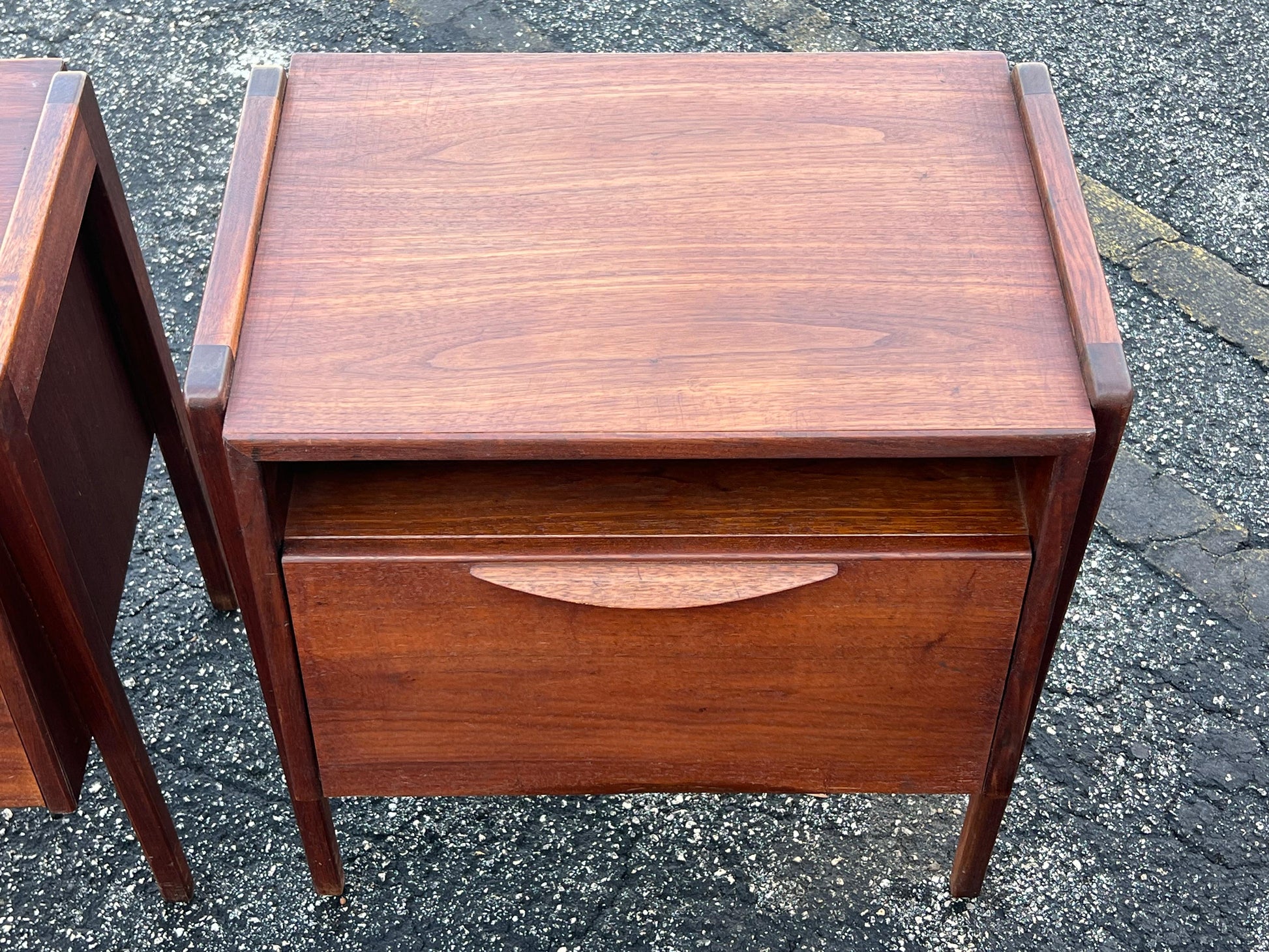 Frisman Vintage A Pair Of Night Stands By Jens Risom With Angled Drop Fronts Ca' 1950's Walnut