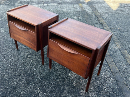 Frisman Vintage A Pair Of Night Stands By Jens Risom With Angled Drop Fronts Ca' 1950's Walnut