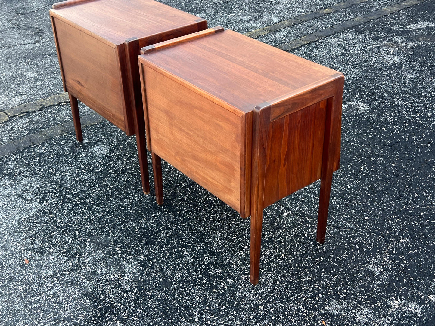 Frisman Vintage A Pair Of Night Stands By Jens Risom With Angled Drop Fronts Ca' 1950's Walnut