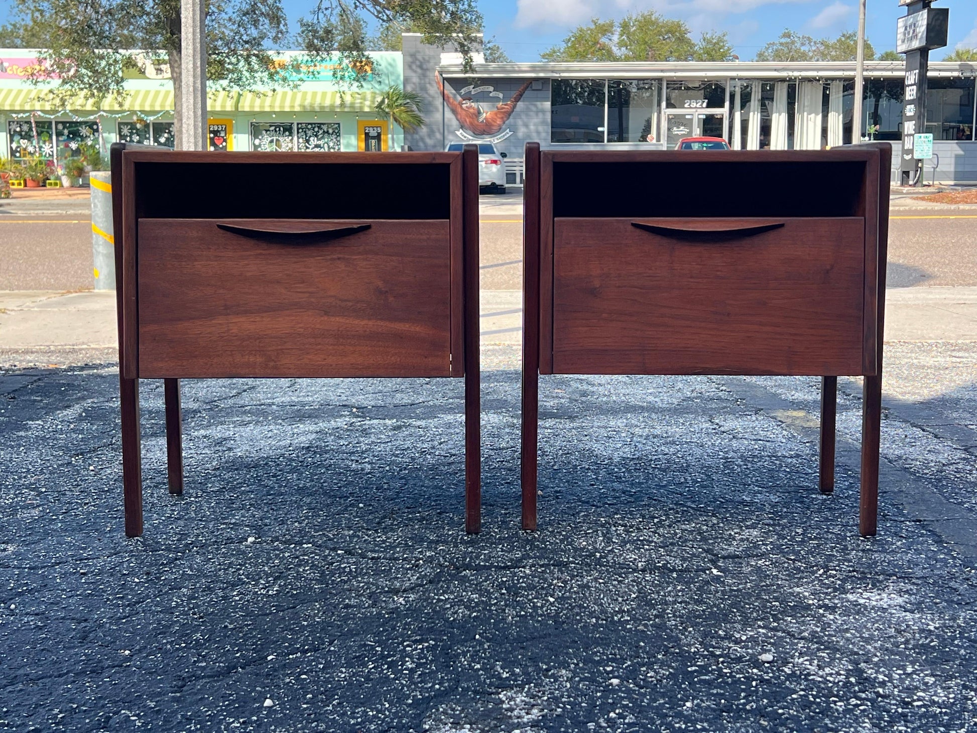 Frisman Vintage A Pair Of Night Stands By Jens Risom With Angled Drop Fronts Ca' 1950's Walnut