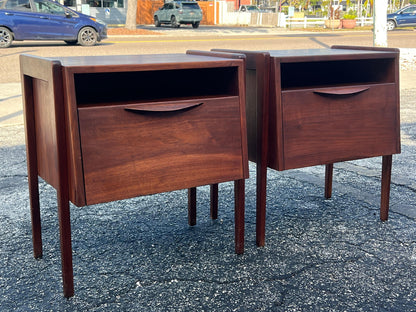 Frisman Vintage A Pair Of Night Stands By Jens Risom With Angled Drop Fronts Ca' 1950's Walnut