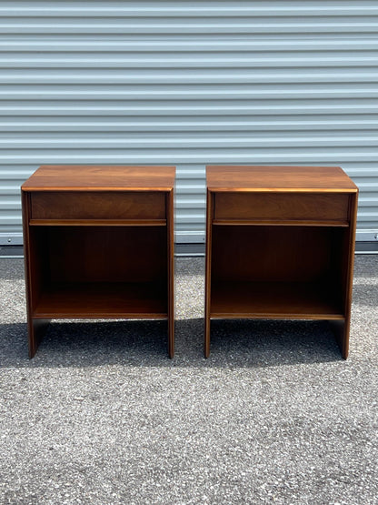 A Pair of Classic T.H. Robsjohn-Gibbings Nightstands In Walnut Ca' 1950's