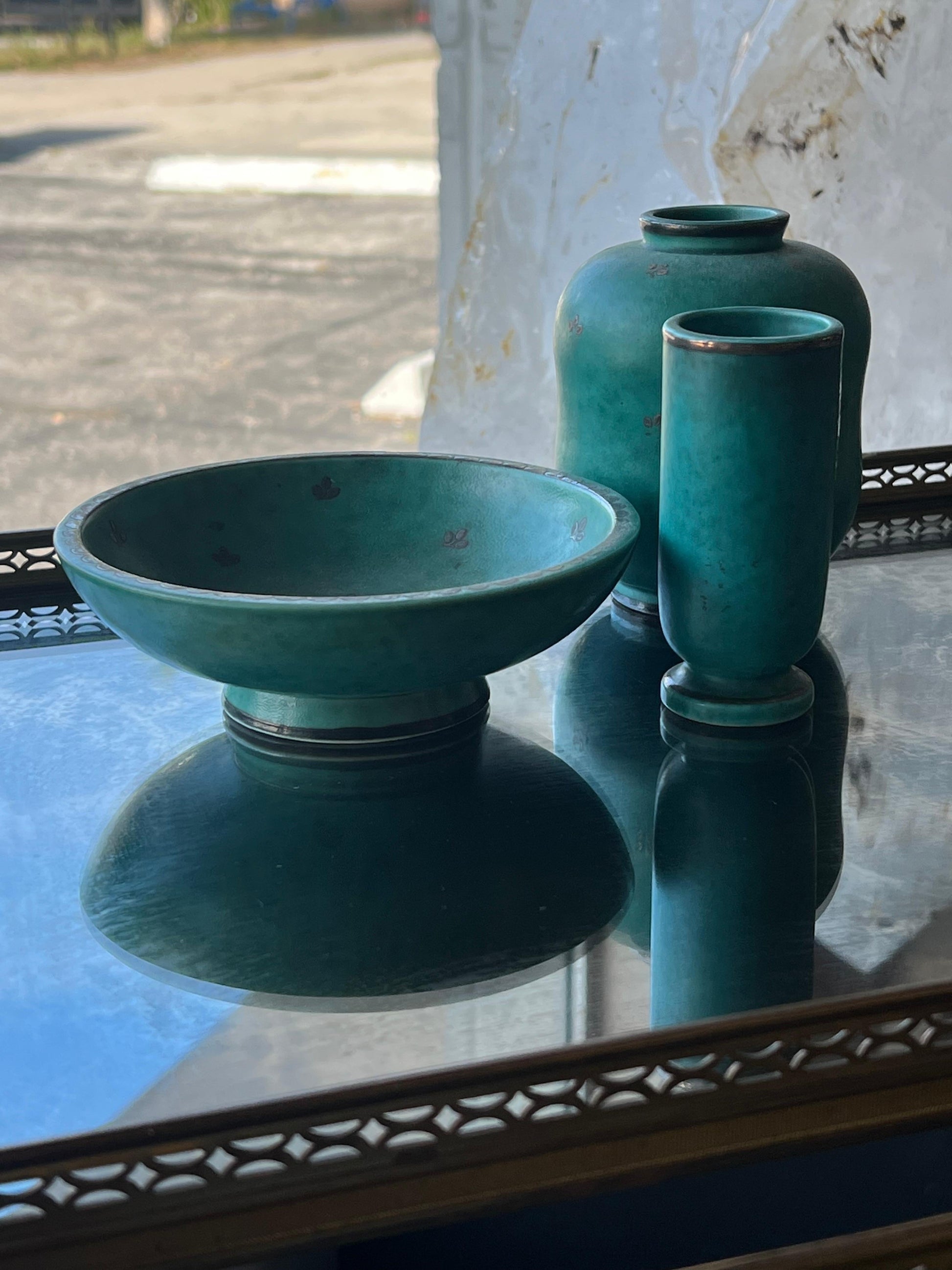 Frisman Vintage A Pair Of Classic Bagues Side Tables With Eglomise Tops ca' 1970's