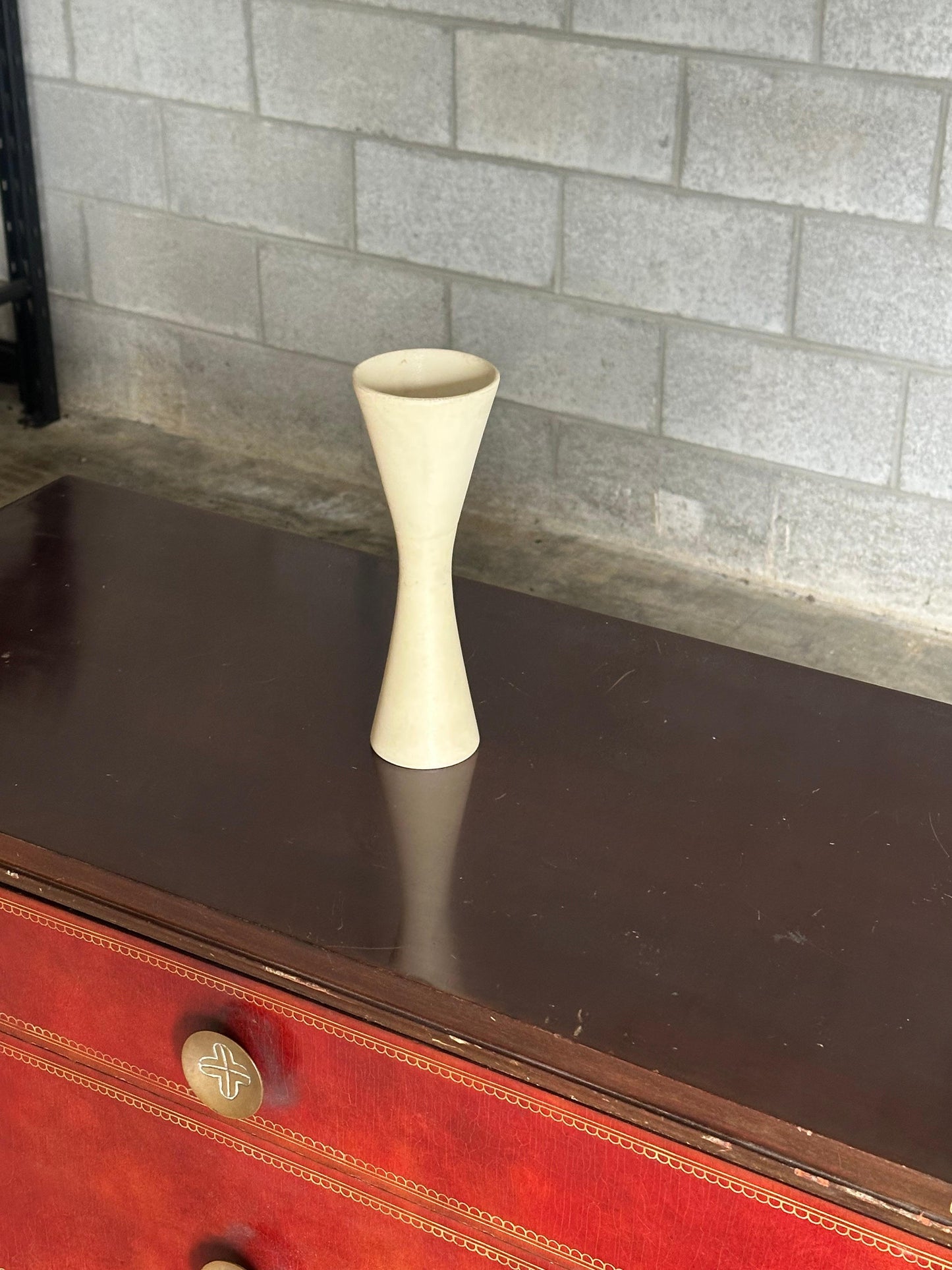 Frisman Vintage 1950s Swedish Architectural Hourglass Vase by Syco in Matte Ivory