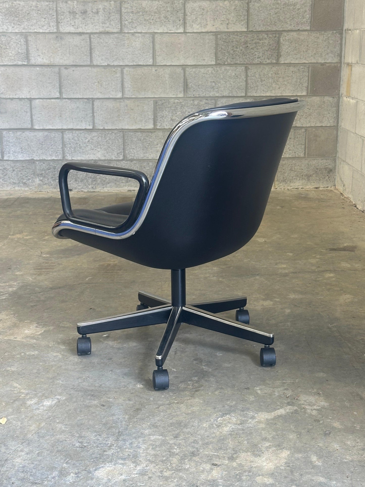 Frisman Vintage 1980s Charles Pollock for Knoll Office Desk Chair in Leather and Chrome