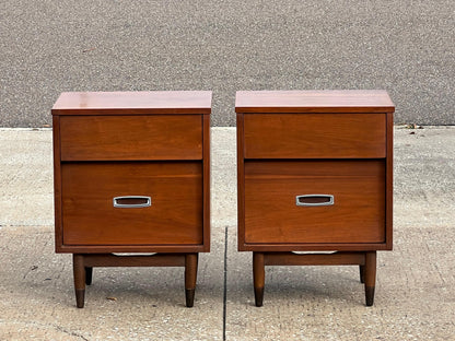 frisman vintage A Pair of Mainline by Hooker Mid Century Night Stands ca' 1960's