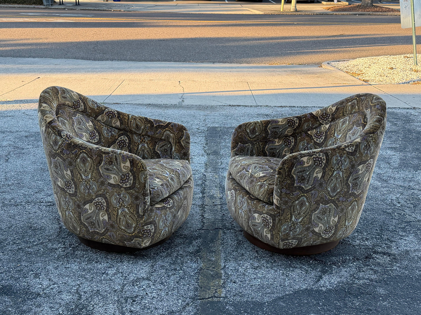 Frisman Vintage Original Milo Baughman for Thayer Coggin Swivel and Tilt Scoop Chairs 1970's