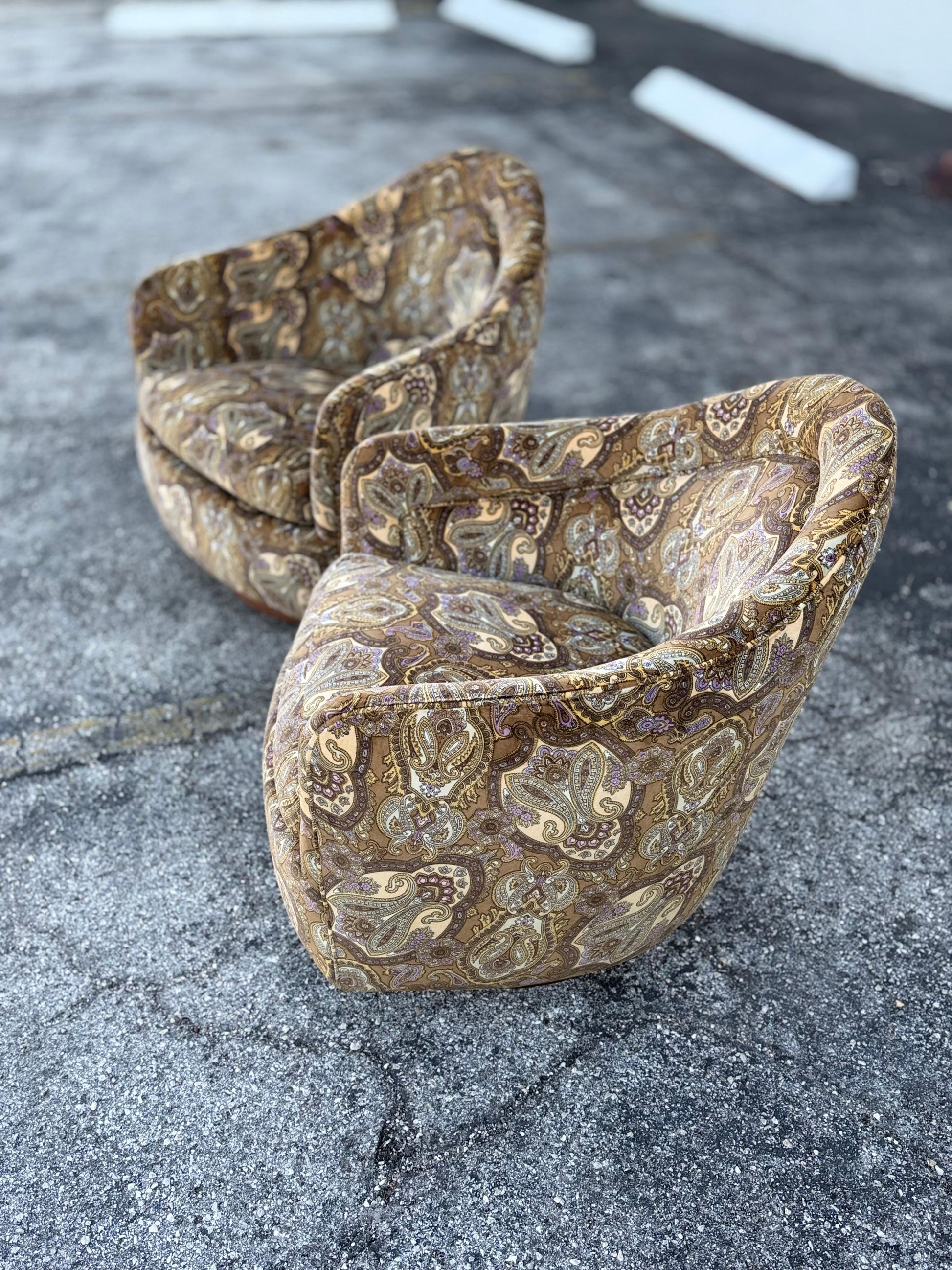 Frisman Vintage Original Milo Baughman for Thayer Coggin Swivel and Tilt Scoop Chairs 1970's