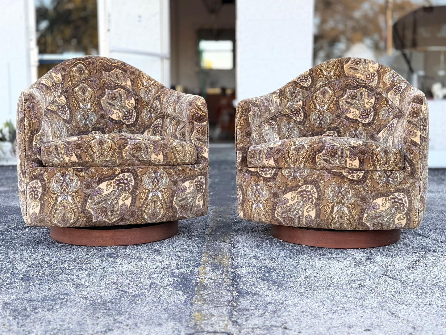 Frisman Vintage Original Milo Baughman for Thayer Coggin Swivel and Tilt Scoop Chairs 1970's