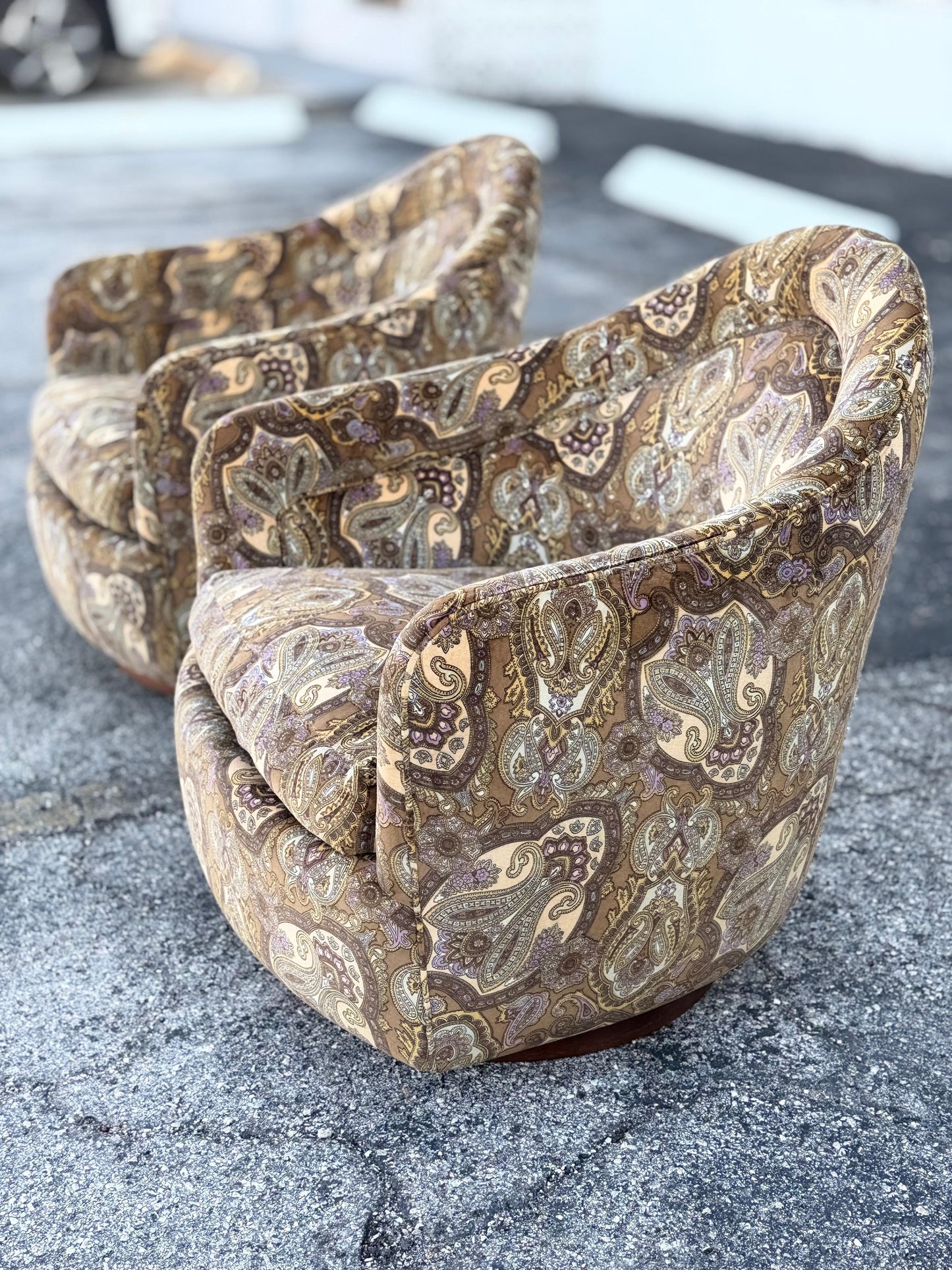 Frisman Vintage Original Milo Baughman for Thayer Coggin Swivel and Tilt Scoop Chairs 1970's