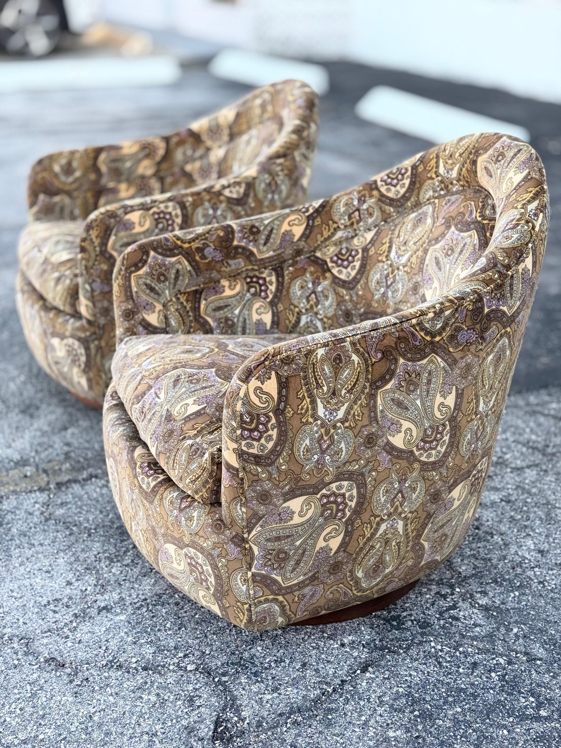 Frisman Vintage Original Milo Baughman for Thayer Coggin Swivel and Tilt Scoop Chairs 1970's