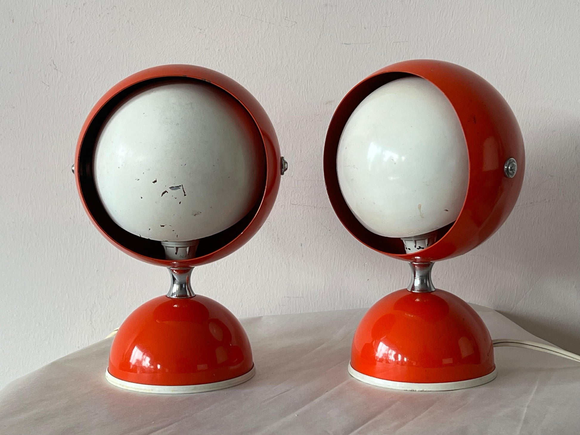 Frisman Vintage A Pair Of Italian Table Lamps With Adjustable Shades Orange 1960's Space Age