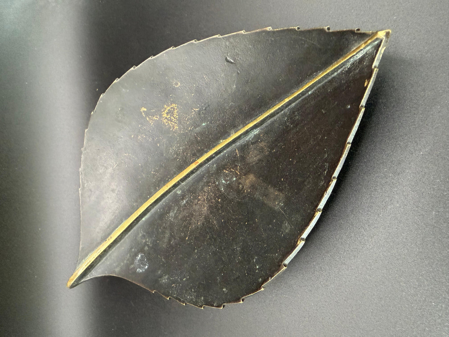 Frisman Vintage Leaf-shaped Brass Bowl With Dark Patina By Werkstätte Carl Auböck ca' 1960s