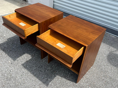 A Pair of Classic T.H. Robsjohn-Gibbings Nightstands In Walnut Ca' 1950's