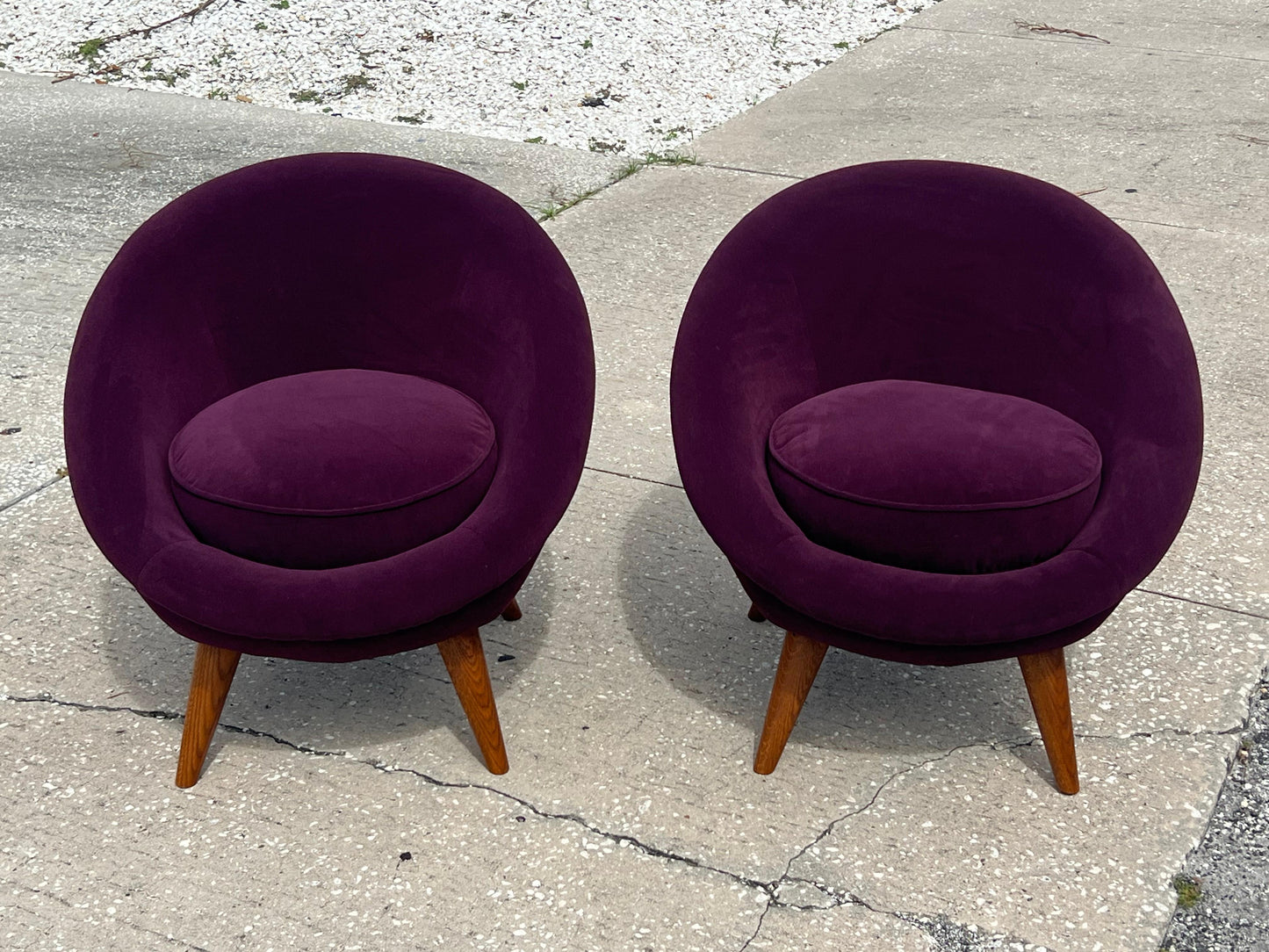 Frisman Vintage A Pair of Little Egg Chairs