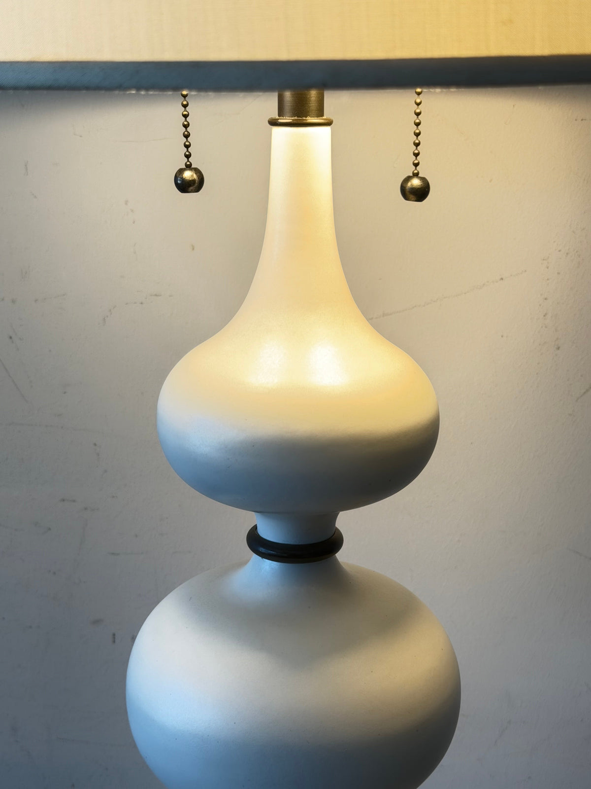 Frisman Vintage Vintage Gerald Thurston Lightolier Ceramic Gourd Lamp ca' 1950's Elegant MCM