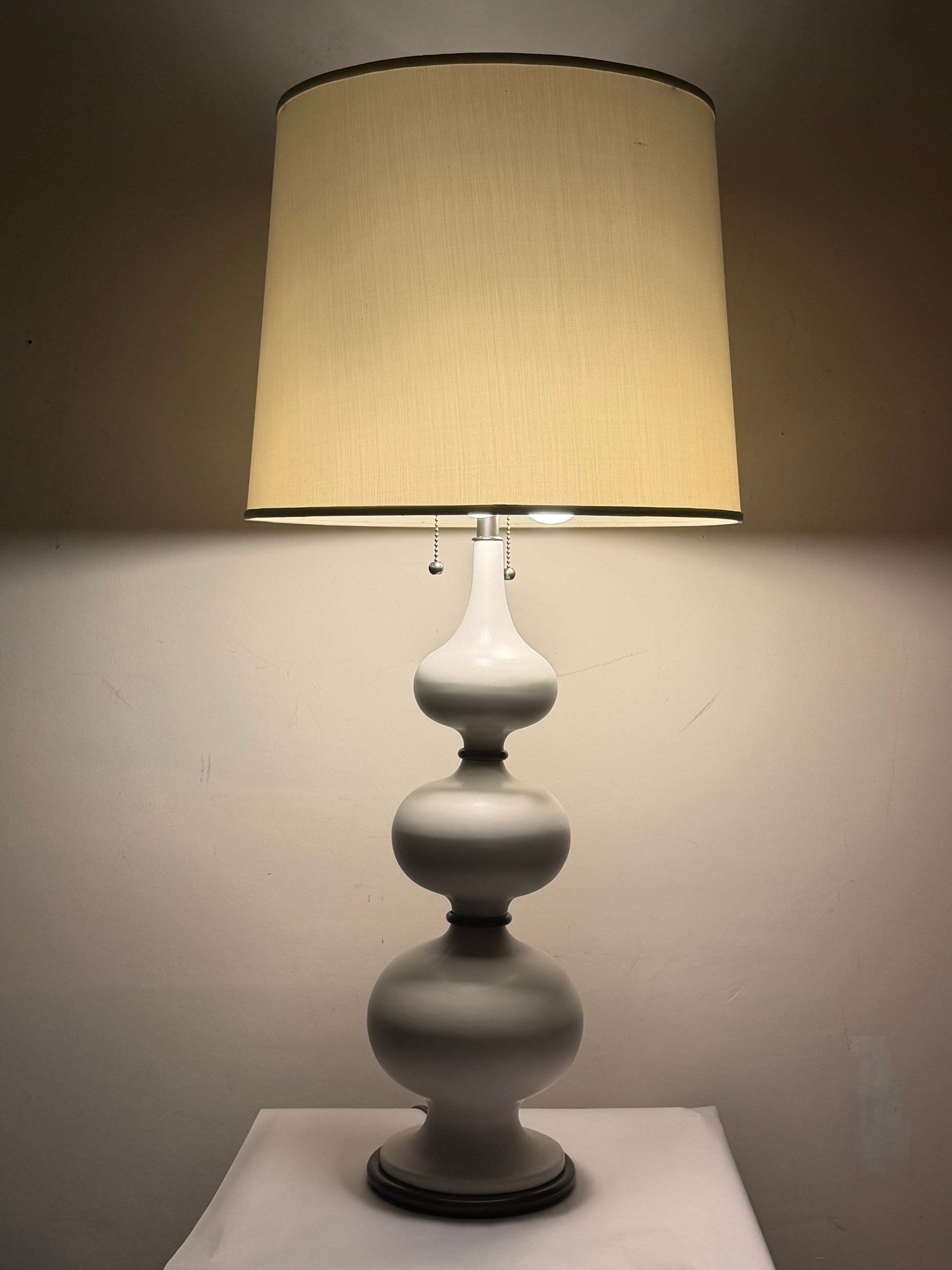 Frisman Vintage Vintage Gerald Thurston Lightolier Ceramic Gourd Lamp ca' 1950's Elegant MCM