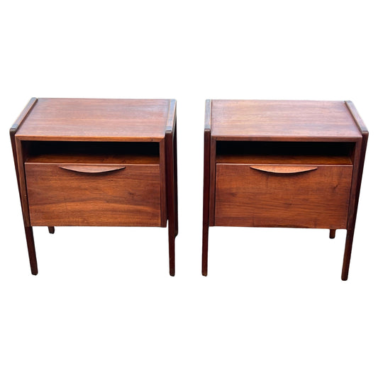 Frisman Vintage A Pair Of Night Stands By Jens Risom With Angled Drop Fronts Ca' 1950's Walnut