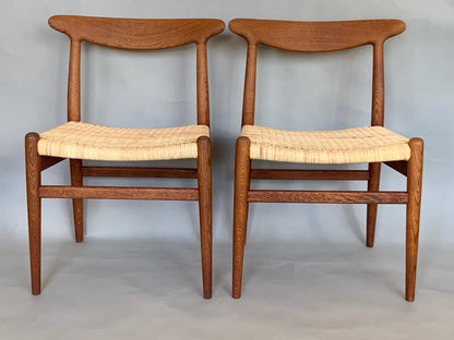 Pair of Classic Hans Wegner Side Chairs in Oak