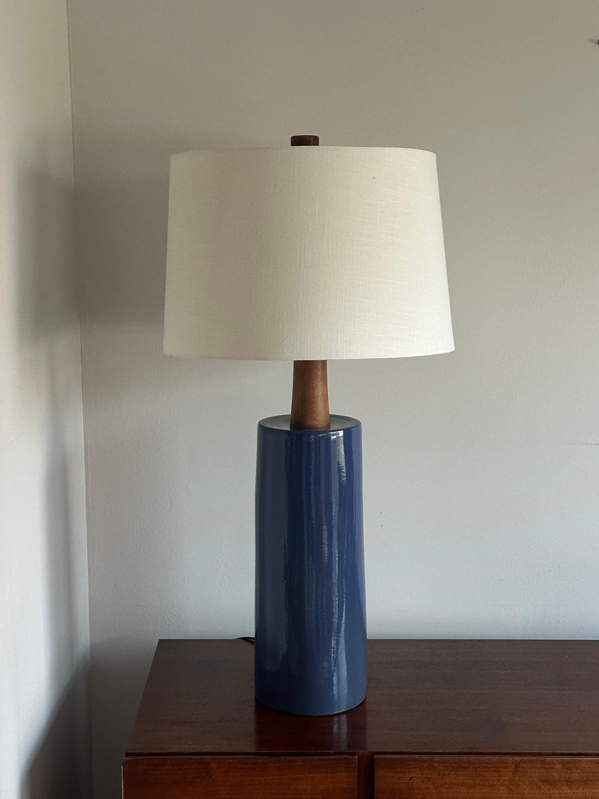 Frisman Vintage Jane and Gordon Martz Large Table Lamp for Marshall Srudios, ceramic and walnut