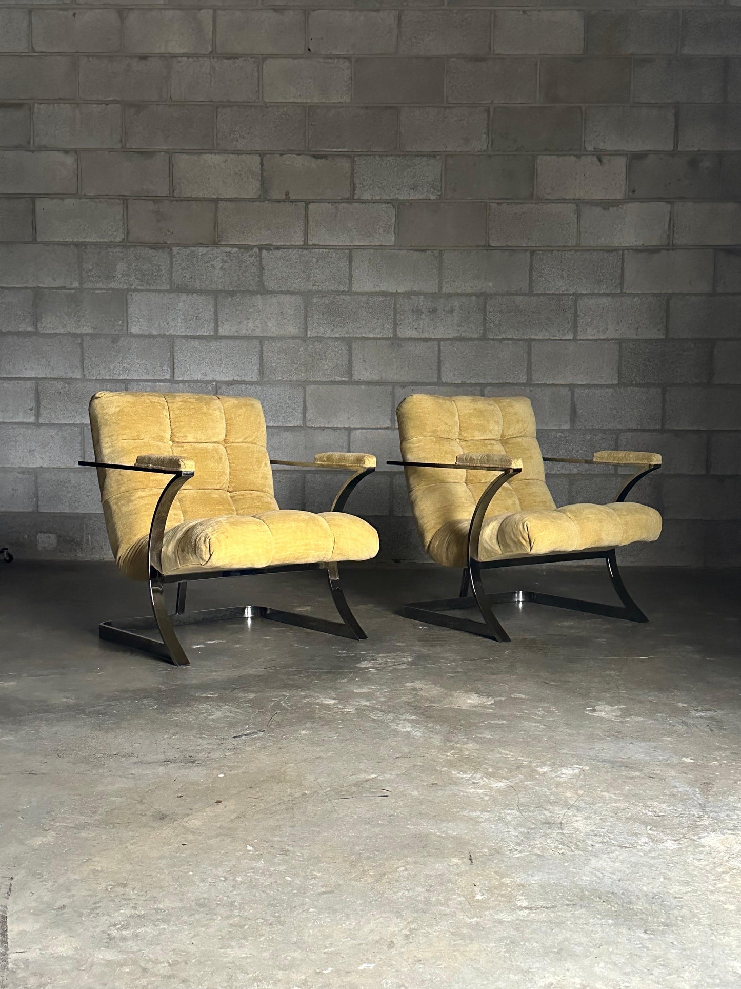 1970s American Designer Chrome Cantilevered Chairs After Milo Baughman