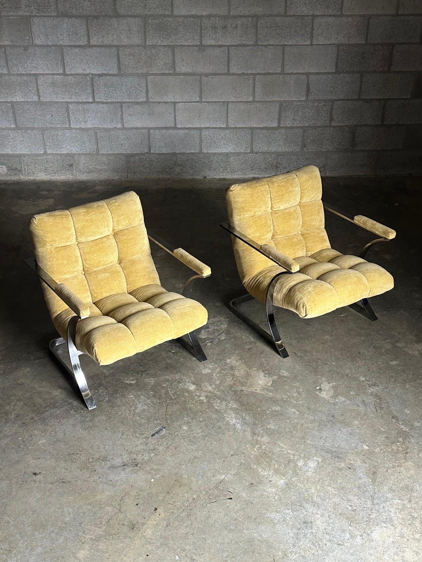 1970s American Designer Chrome Cantilevered Chairs After Milo Baughman