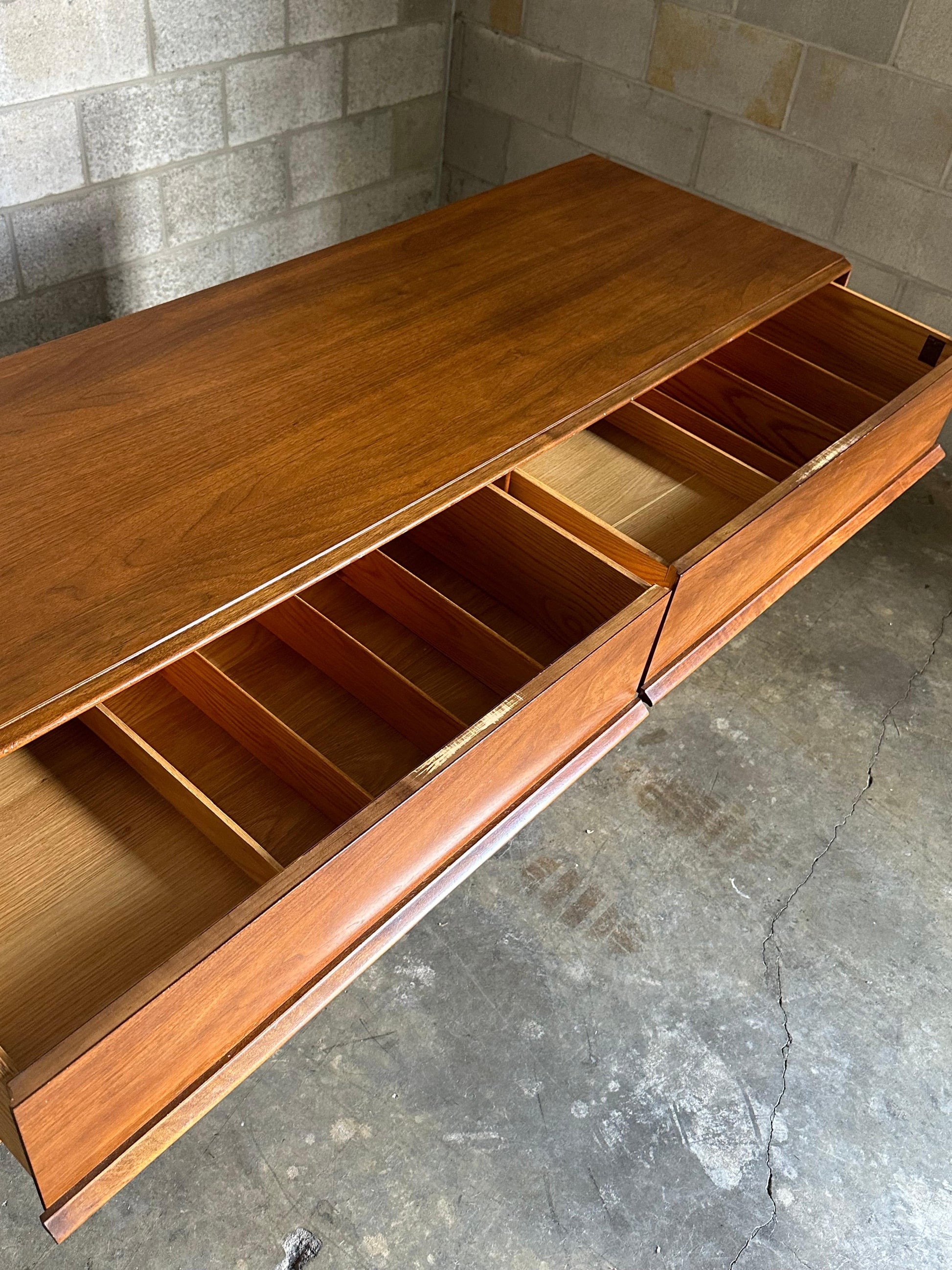 Frisman Vintage T.H. Robsjohn-Gibbings for Widdicomb Dresser