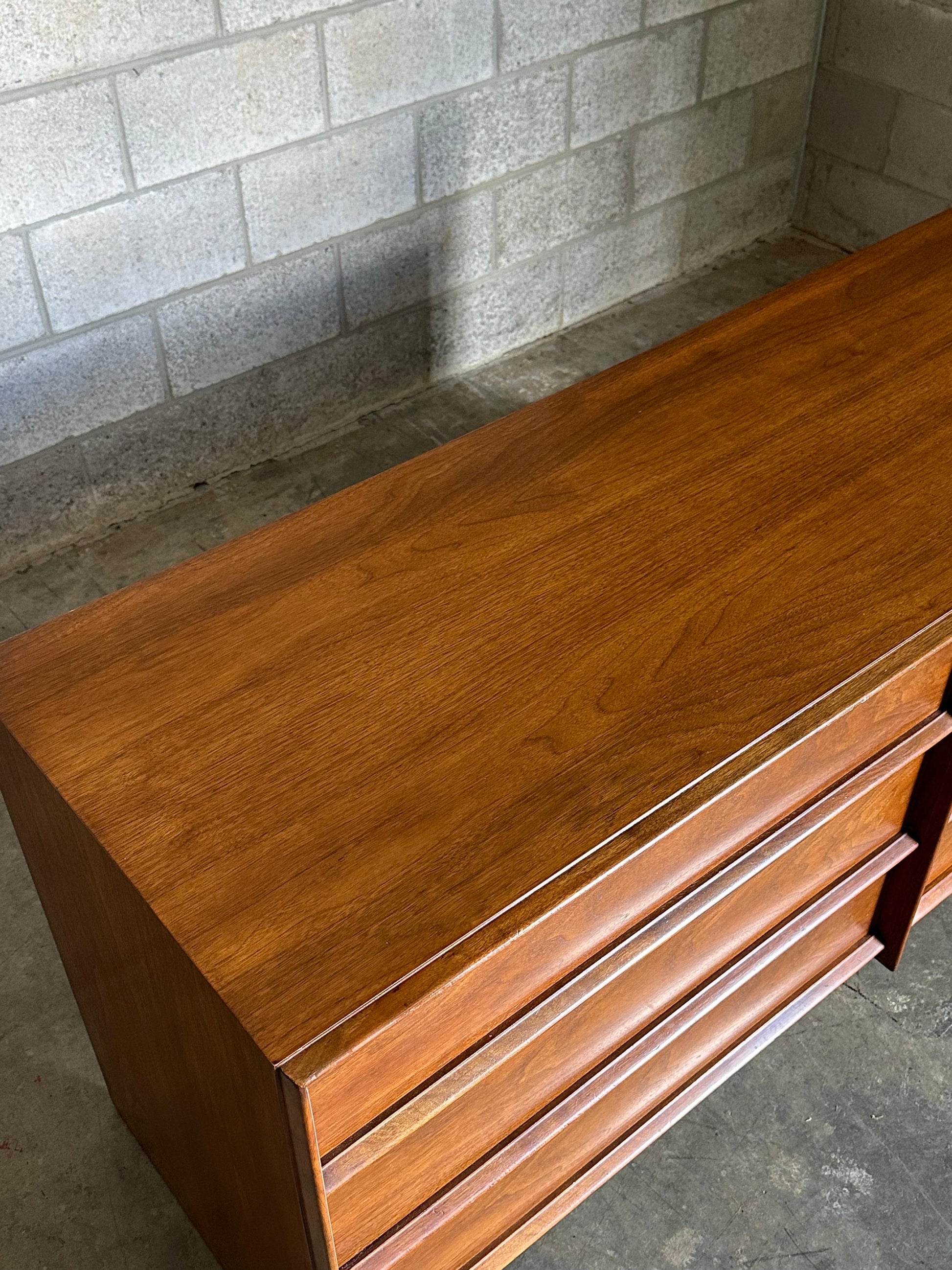 Frisman Vintage T.H. Robsjohn-Gibbings for Widdicomb Dresser