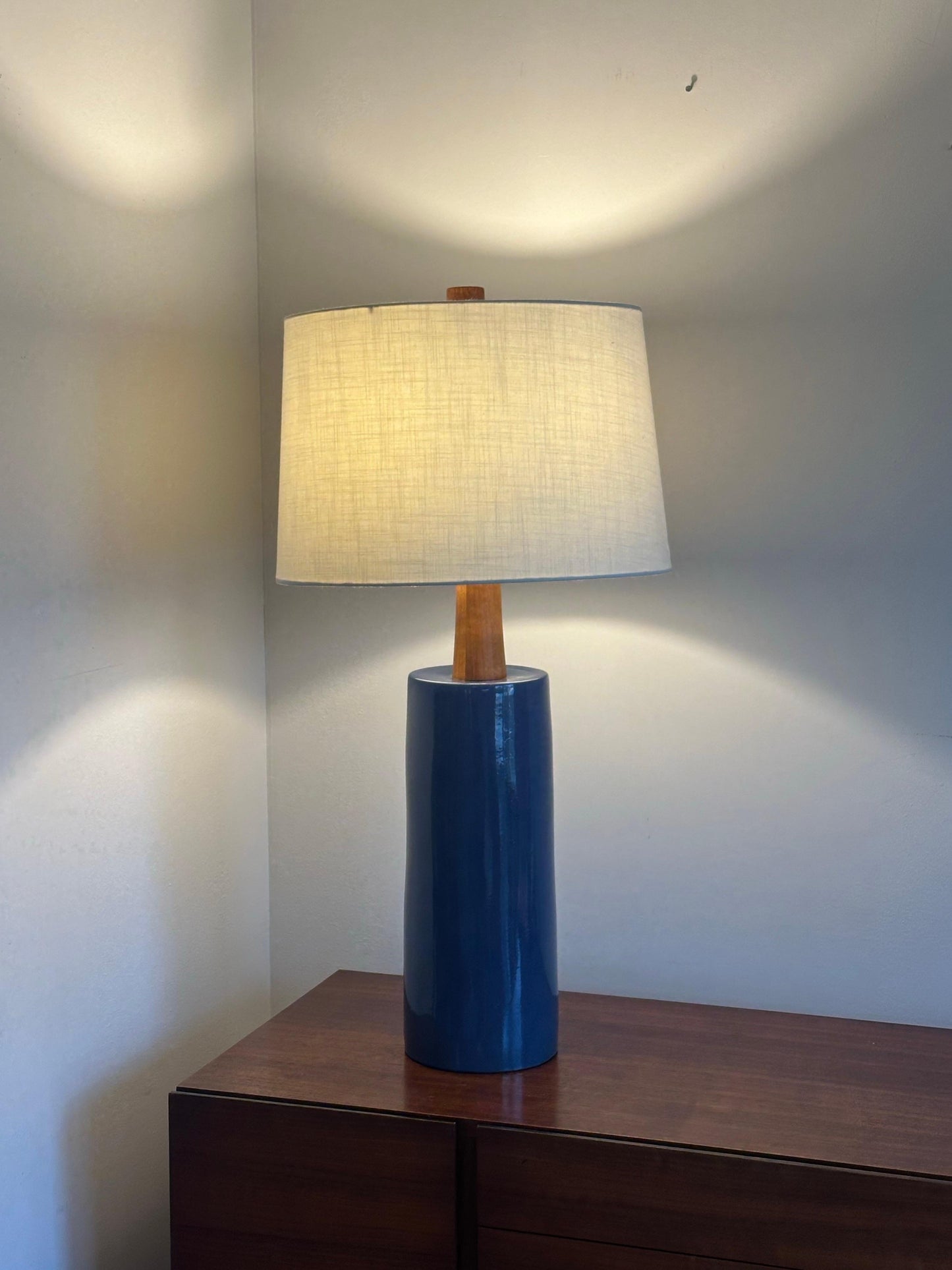 Frisman Vintage Jane and Gordon Martz Large Table Lamp for Marshall Srudios, ceramic and walnut