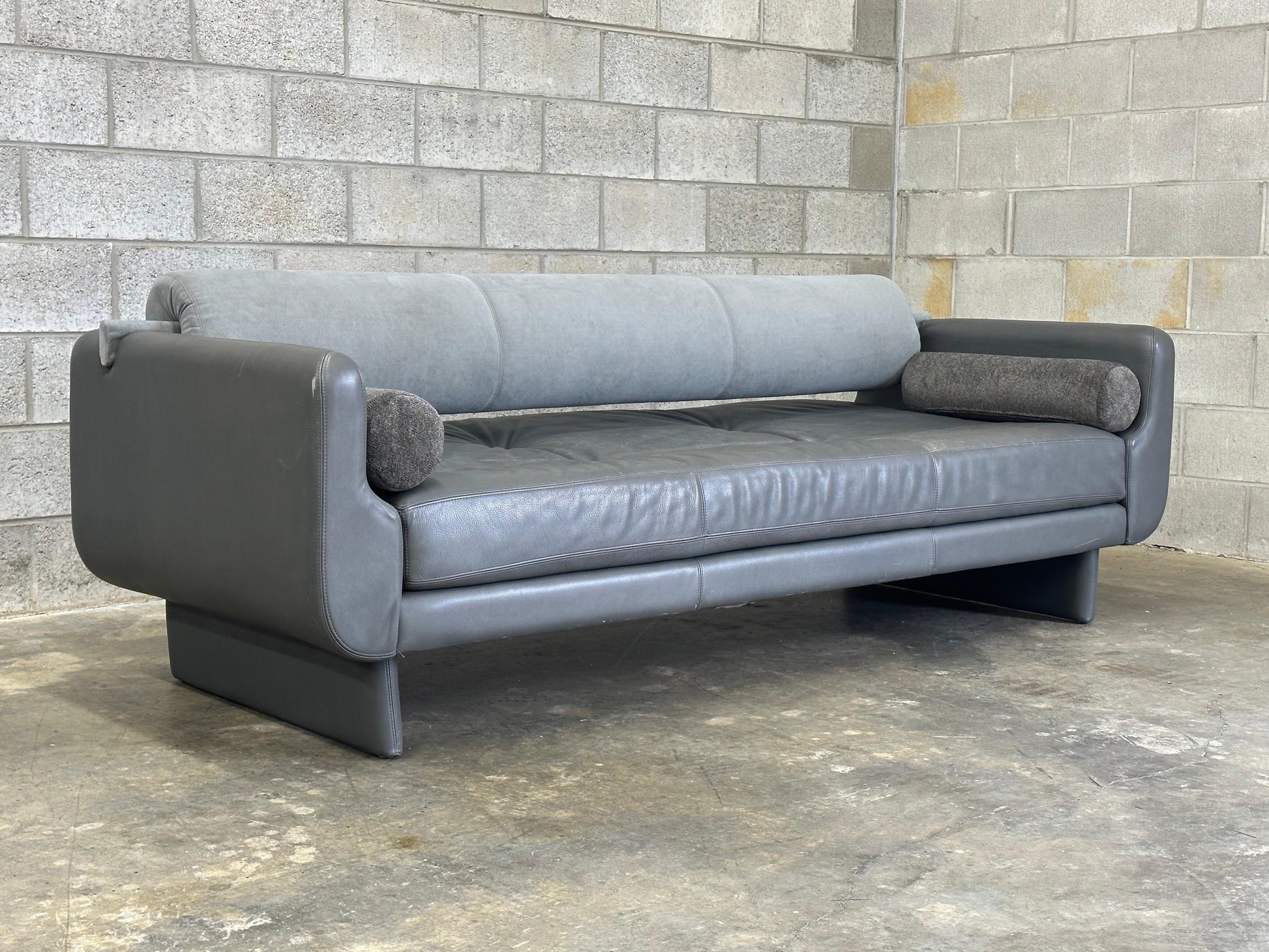 Frisman Vintage Vladimir Kagan “Matinee” Sofa/ Daybed for American Leather, Postmodern