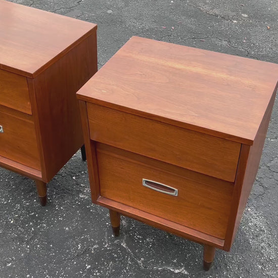 Frisman Vintage A Pair of Mainline by Hooker Mid Century Night Stands ca' 1960's